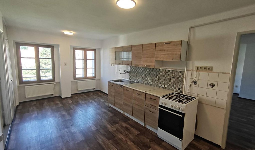 Pronájem bytu 3+1 88 m², Cheb – náhled fotky 2