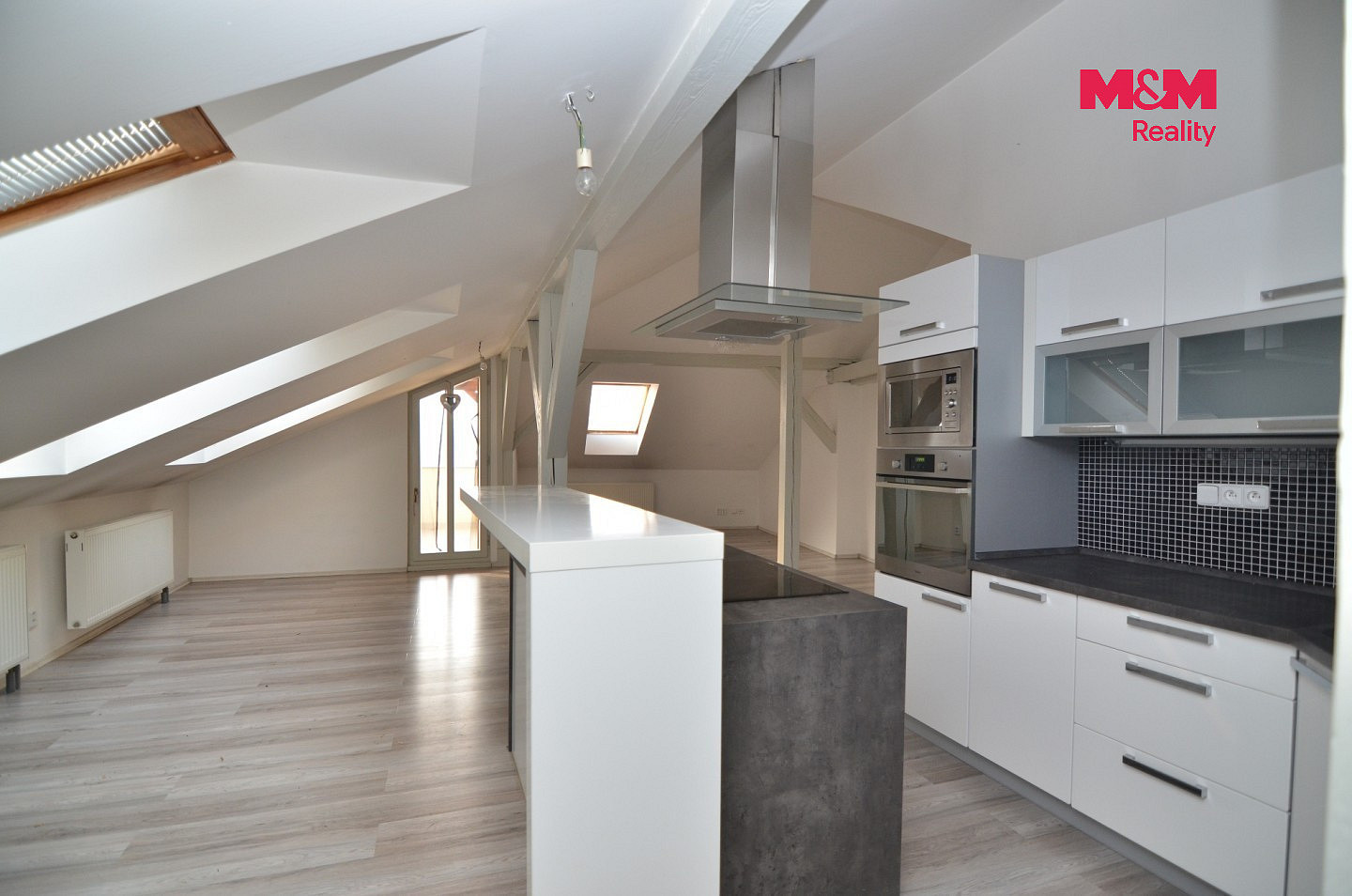 Pronájem bytu 3+kk 98 m² — photo 2