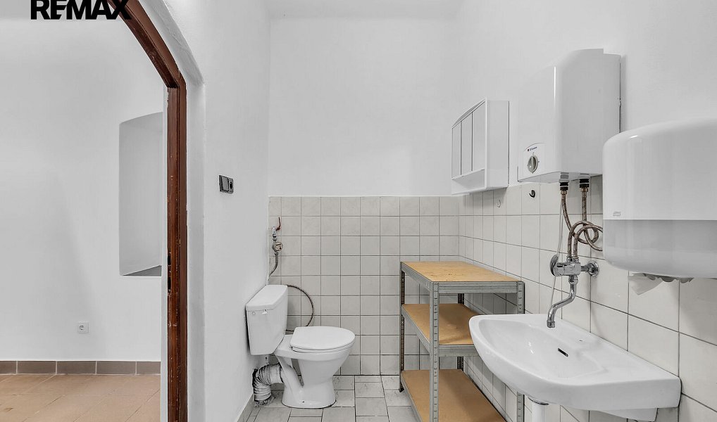 Pronájem obchodních prostor 78 m², Hostinné – náhled fotky 4