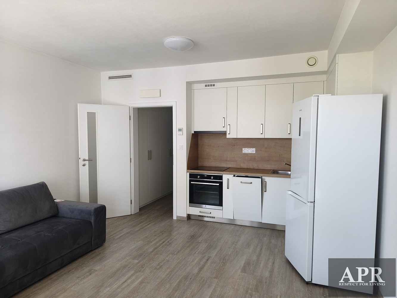 Pronájem bytu 1+kk 32 m² — photo 2