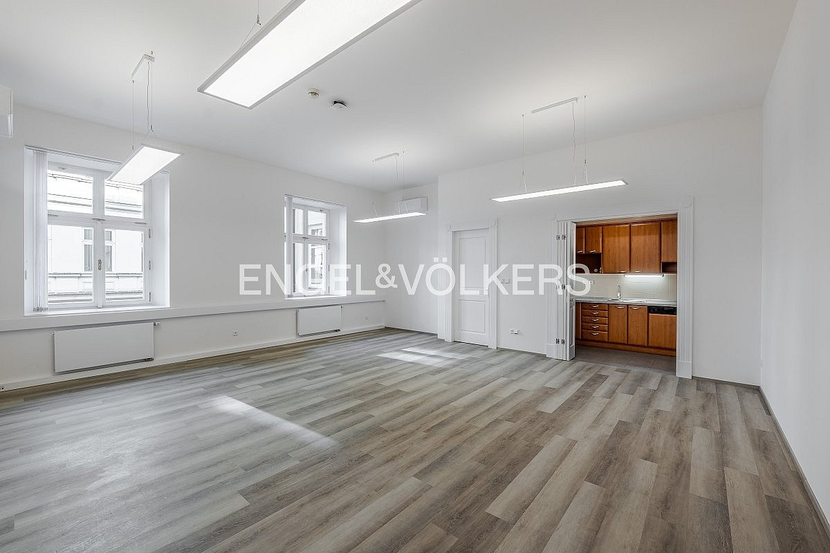Pronájem kanceláře 156 m² – fotografie 3