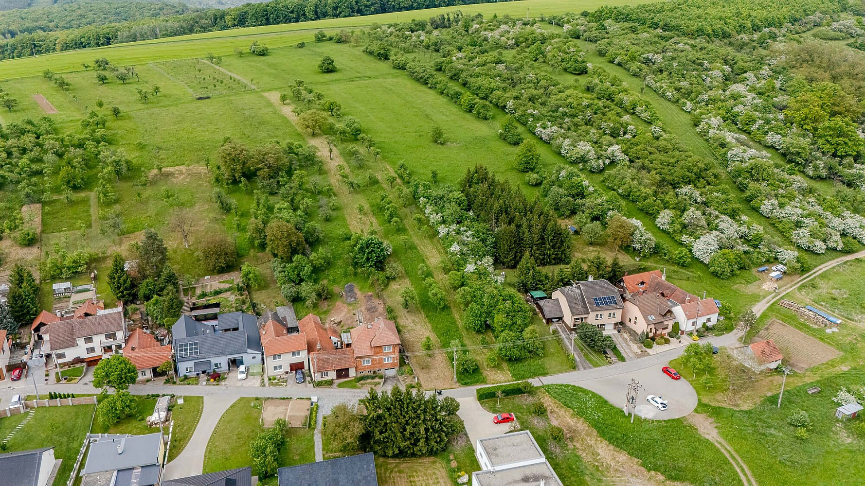 Prodej stavebního pozemku 1 384 m² – další