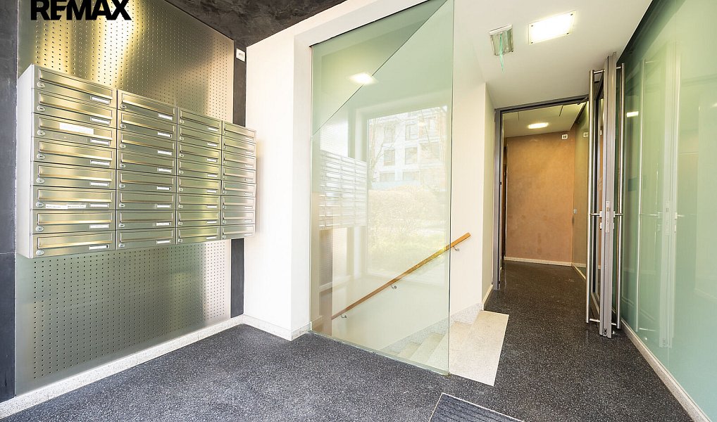 Pronájem bytu 2+kk 73 m², Praha – náhled fotky 14