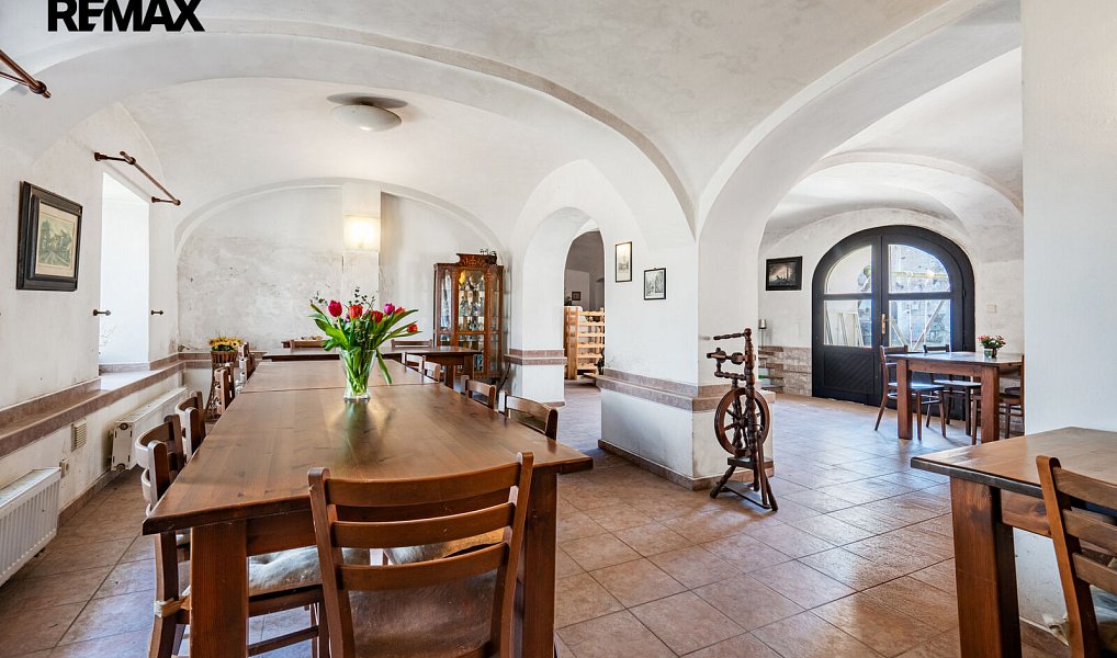 Prodej zemědělského objektu 951 m², Hluboké Dvory – náhled fotky 6