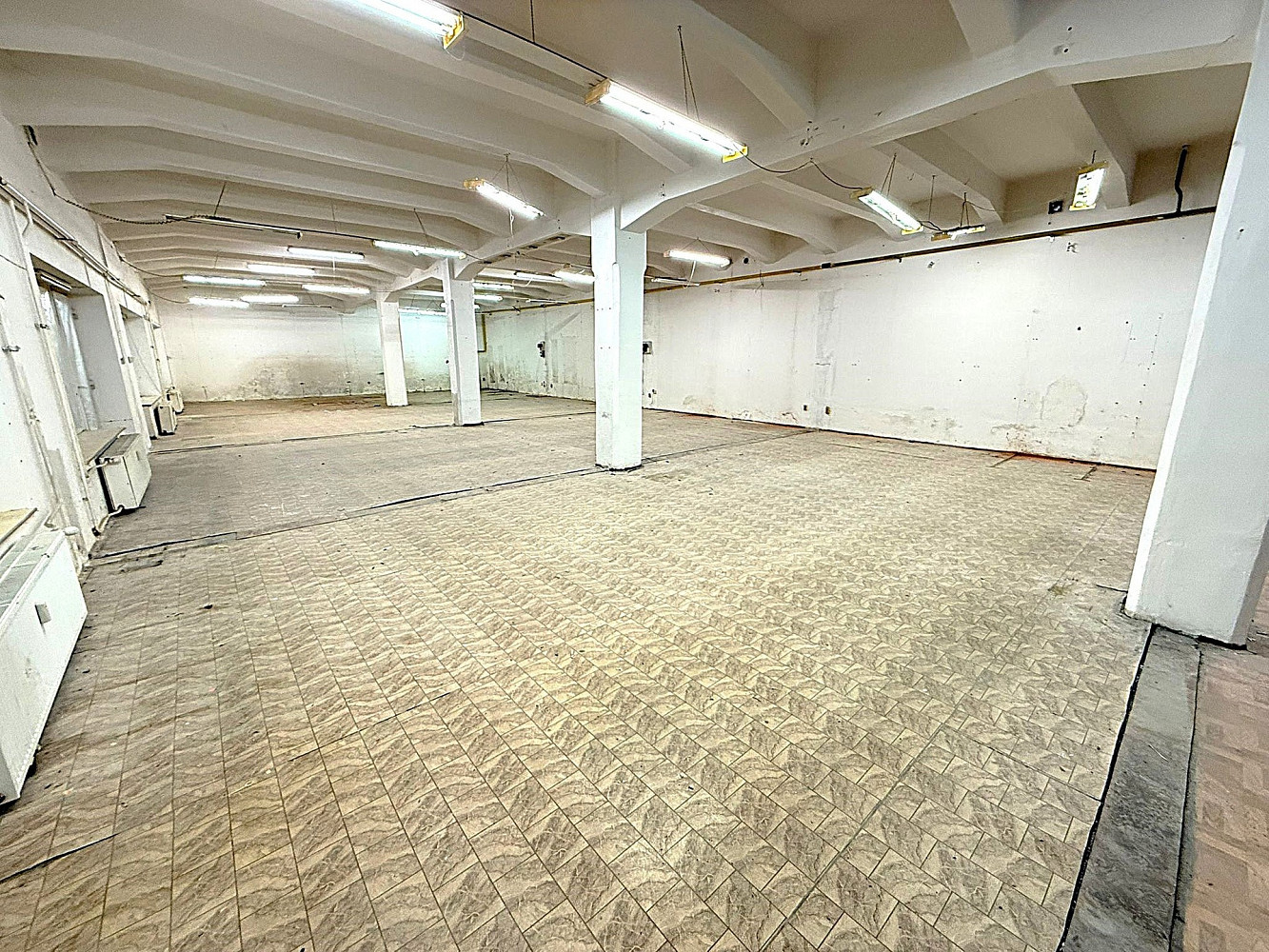 Pronájem skladovacích prostor 300 m²