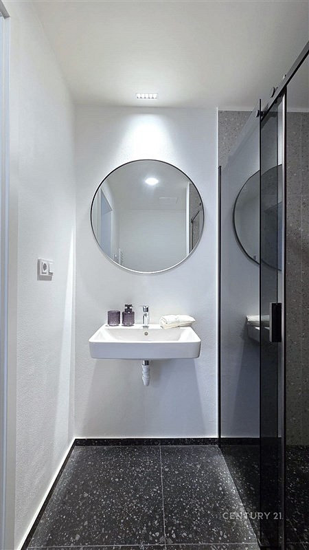 Pronájem bytu 1+kk 35 m² — photo 2