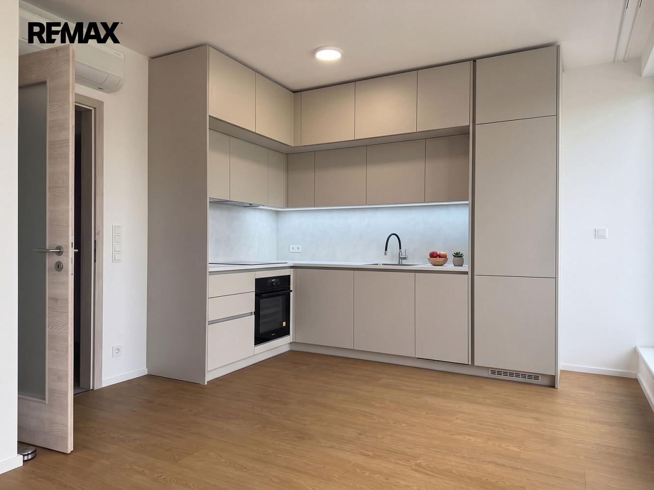 Pronájem bytu 2+kk 77 m² – fotografie 2