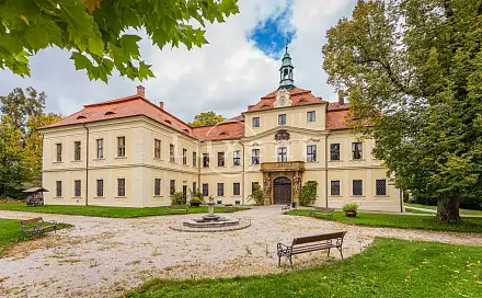 Pronájem domu 1 364 m² s pozemkem 50 000 m², náměstí Míru, Mirošov, okres Rokycany
