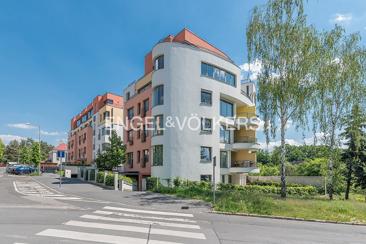 Garážové stání na smíchově — photo 3