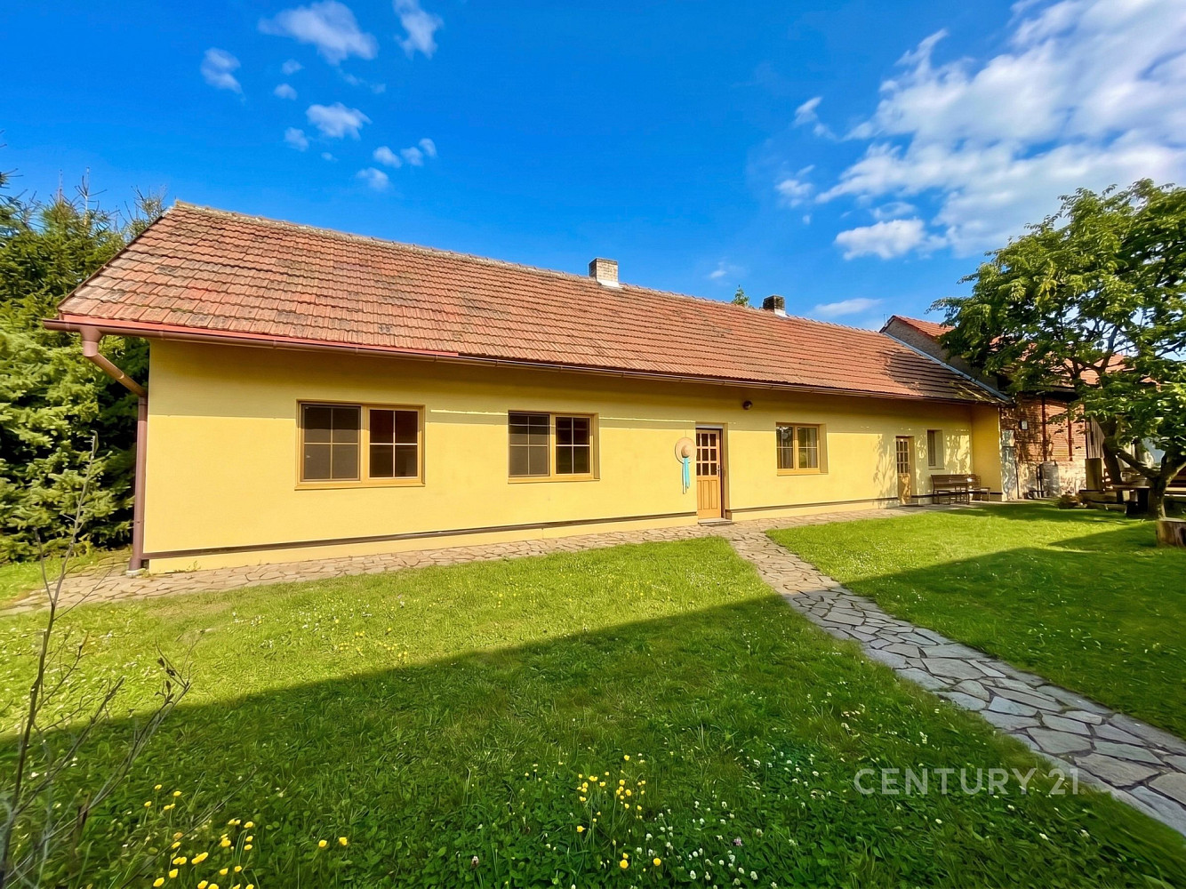 Prodej domu 278 m² s pozemkem 2 626 m²