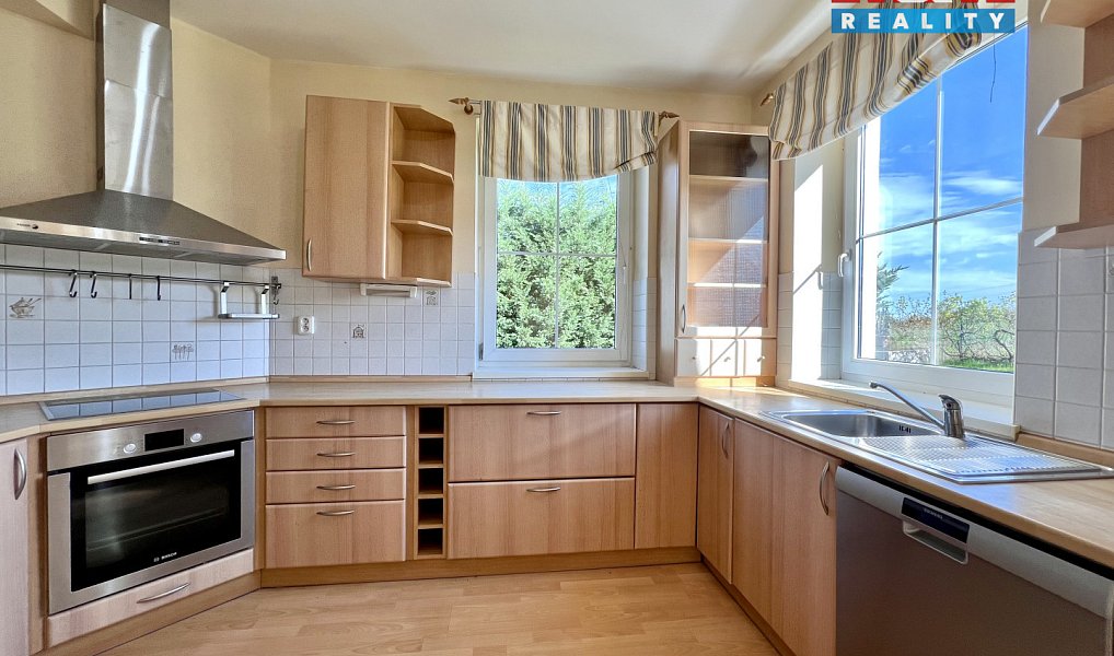 Prodej domu 200 m² s pozemkem 831 m², Panenské Břežany – náhled fotky 4