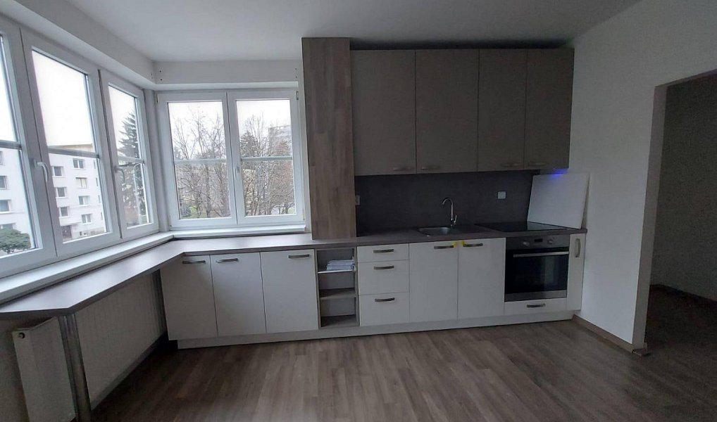 Pronájem bytu 4+kk 90 m², Zlín – náhled fotky 4