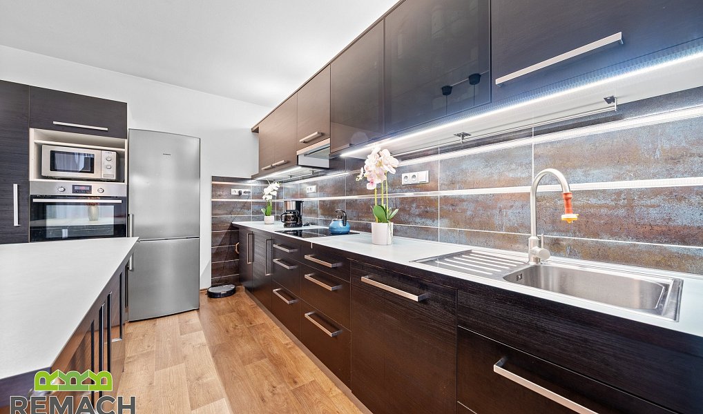 Prodej domu 244 m² s pozemkem 354 m², Ostrožská Nová Ves – náhled fotky 15