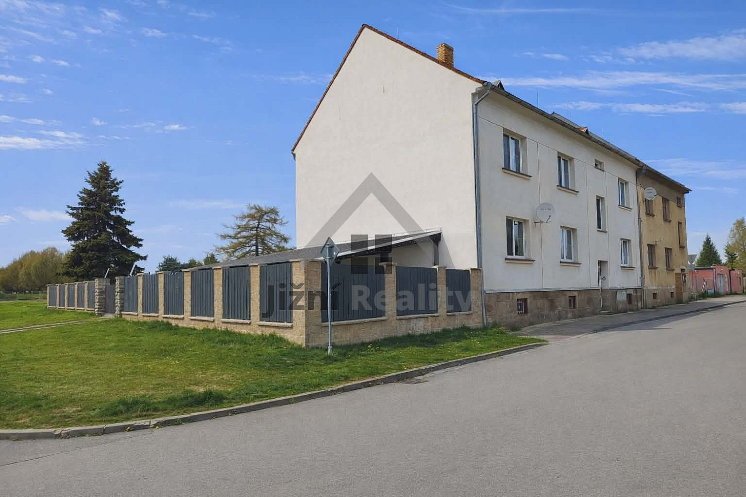 Prodej nájemního domu, činžáku 450 m² – fotografie 2