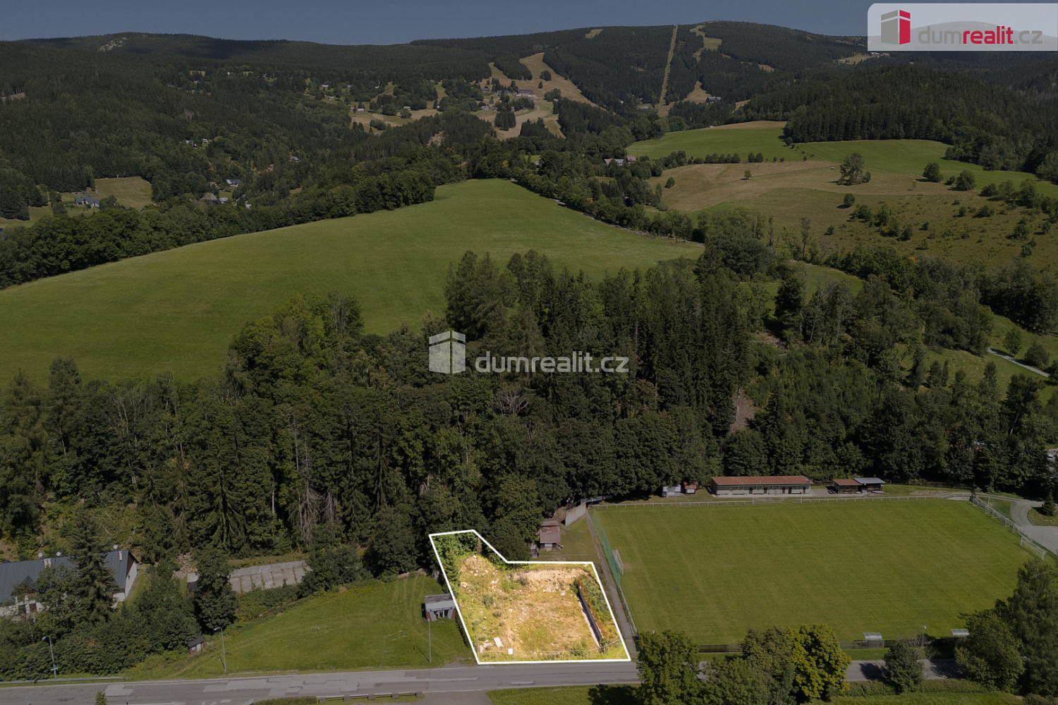 Prodej komerčního pozemku 1 301 m² – fotografie 2