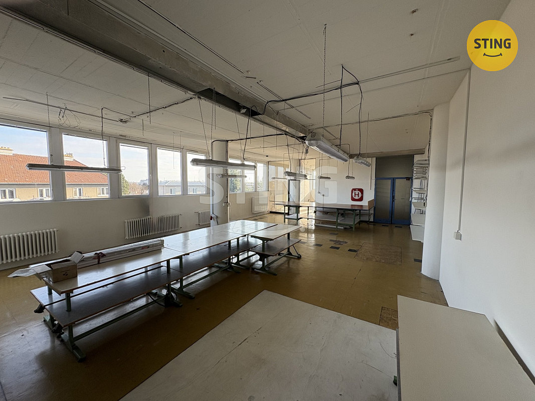 Pronájem výrobních prostor 128 m² – pohled 2
