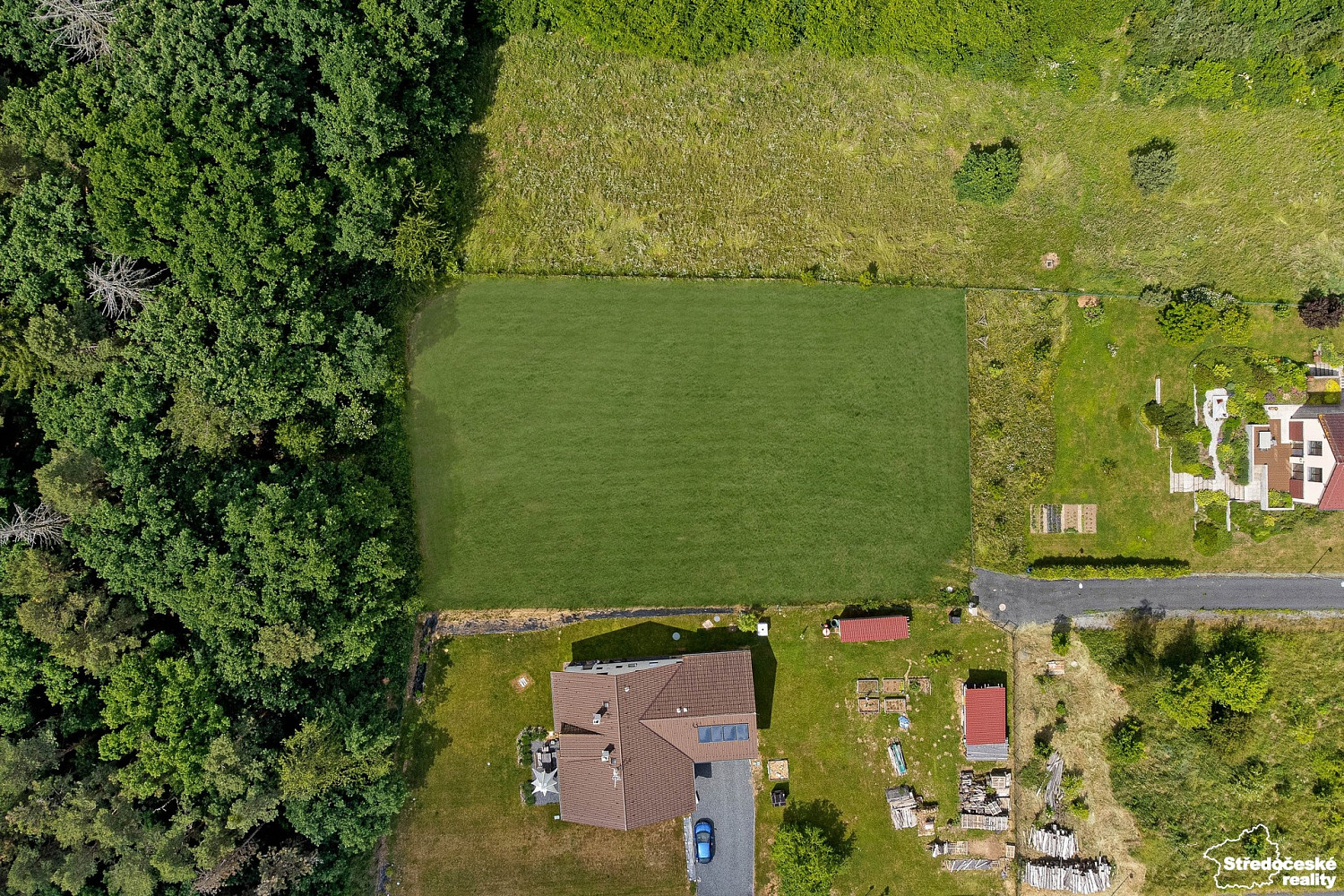 Prodej stavebního pozemku 2 000 m² – fotografie 2