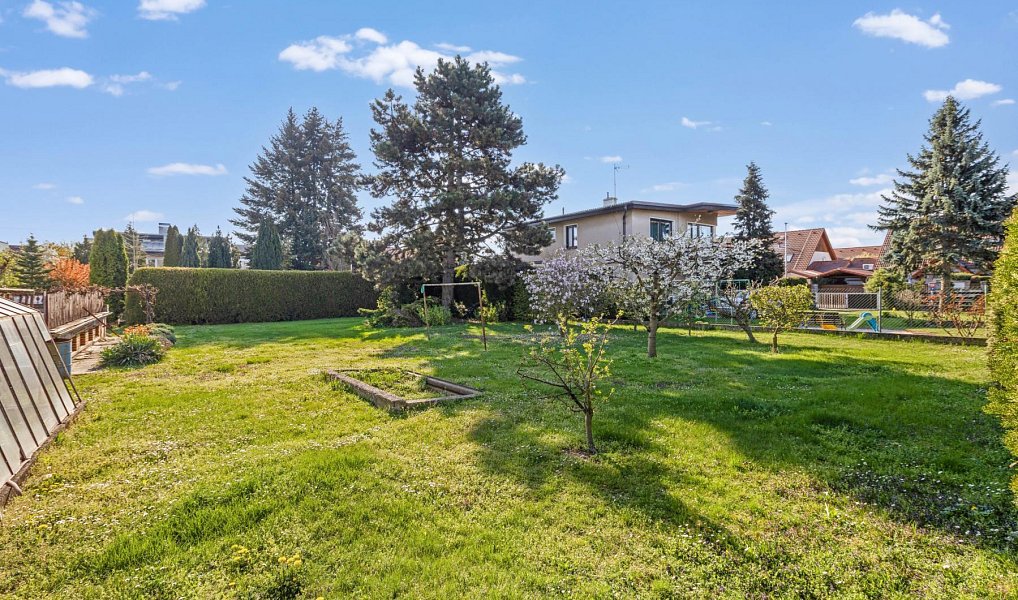 Prodej stavebního pozemku 600 m², Praha – náhled fotky 11