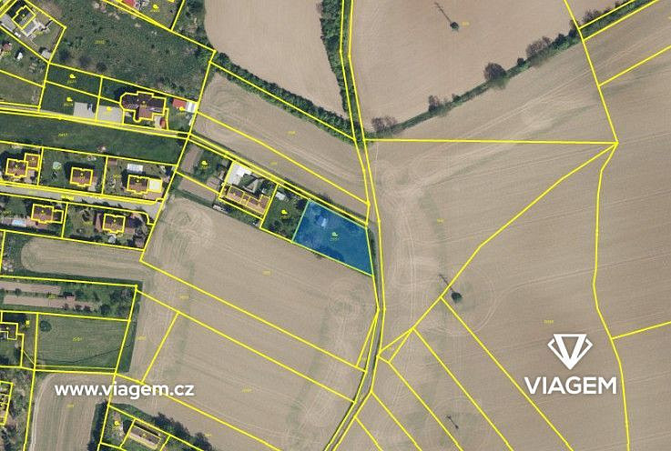 Prodej stavebního pozemku 1 215 m² – fotografie 3