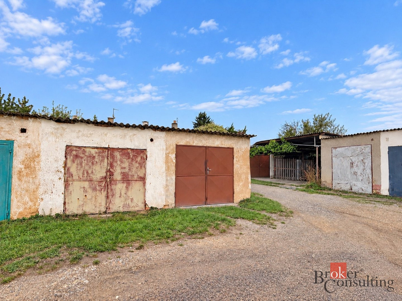 PRODEJ GARÁŽE 22 m2 na vlastním pozemku VEJPRNICE – fotografie 2