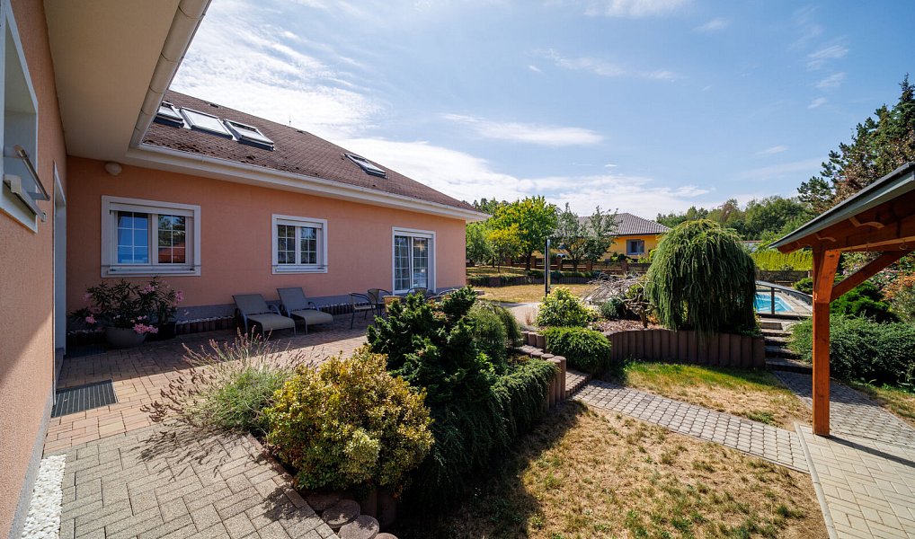 Prodej domu 300 m² s pozemkem 1 491 m², Luženičky – náhled fotky 4