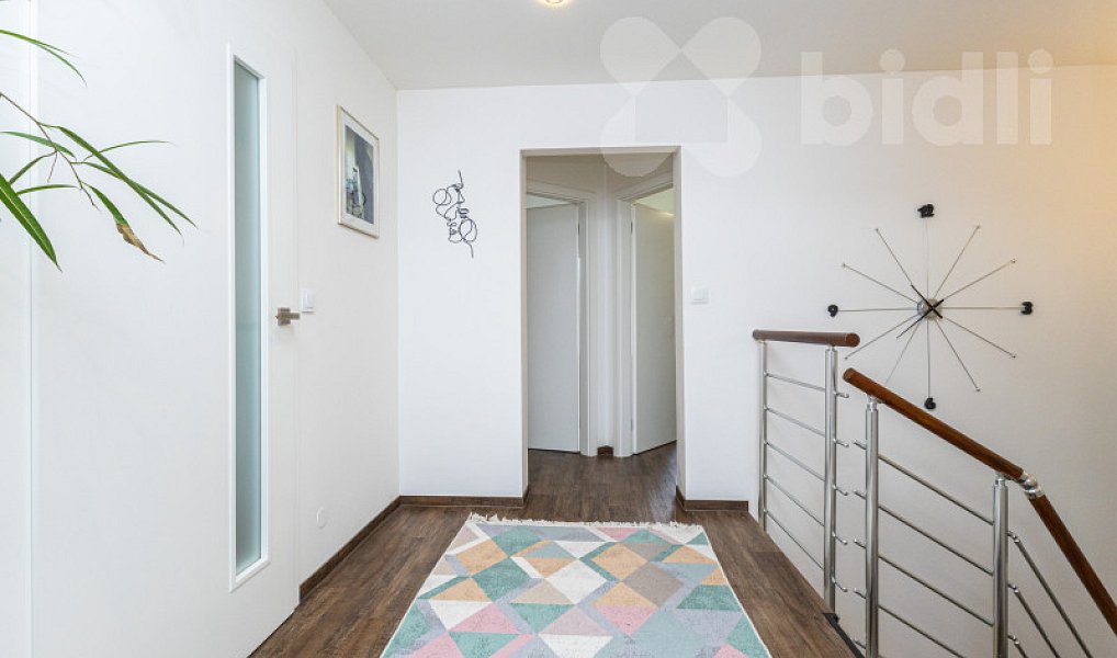 Prodej domu 205 m² s pozemkem 809 m², Jesenice – náhled fotky 16