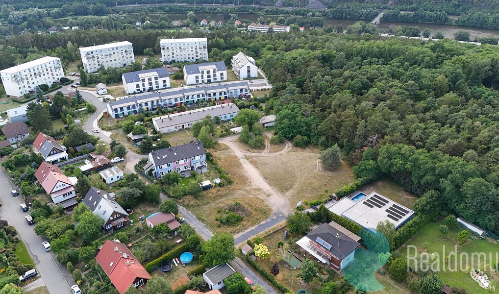 Prodej stavebního pozemku 1 605 m², Husinec – náhled fotky 3