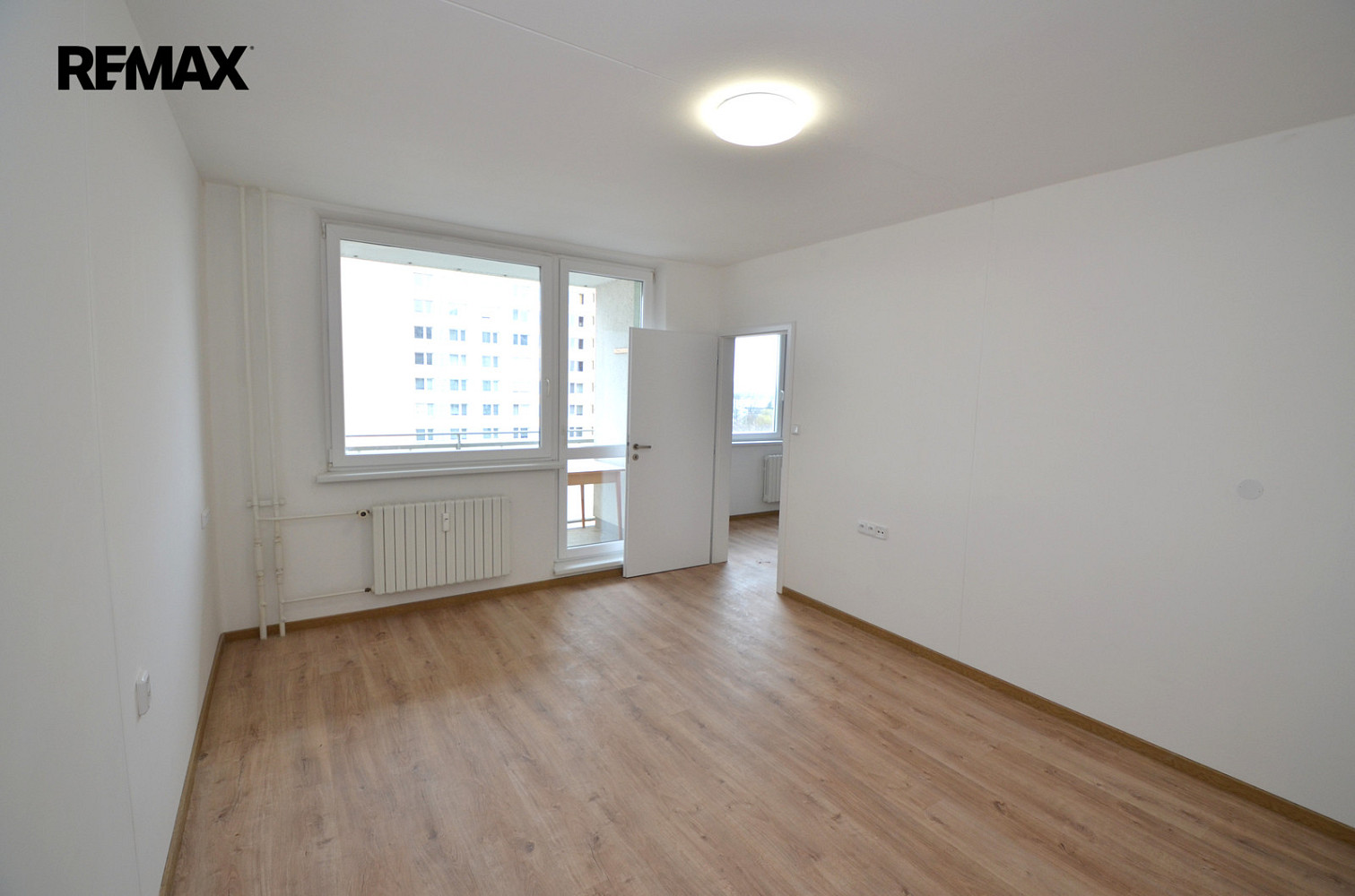 Pronájem bytu 1+1 38 m² – pohled 2