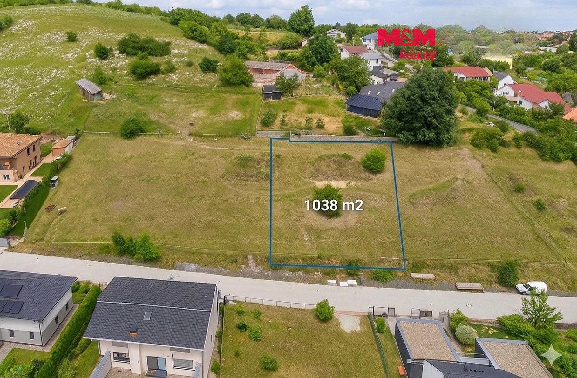 Prodej stavebního pozemku 1 038 m²