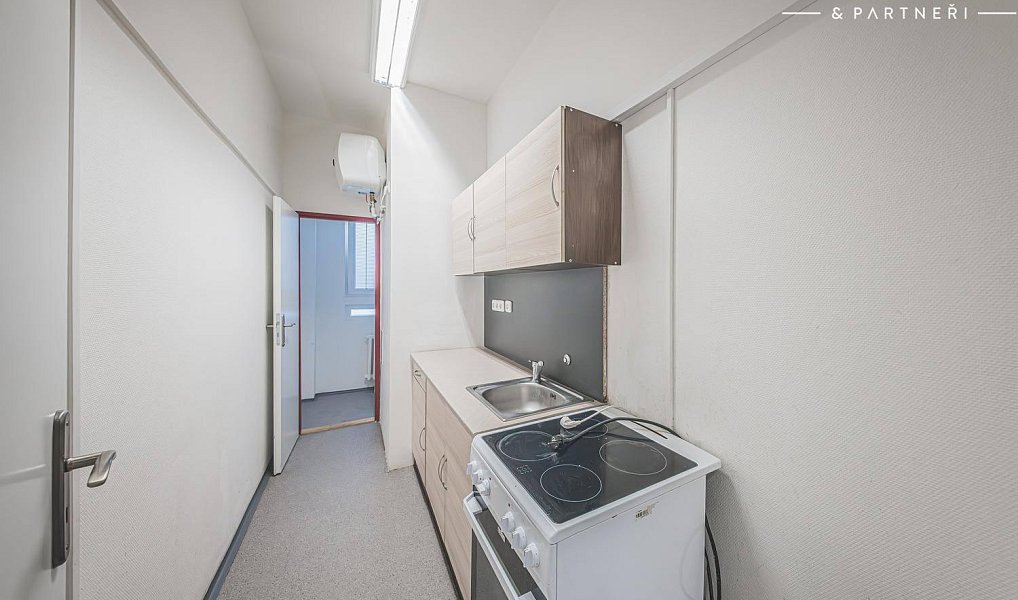 Pronájem bytu 2+1 90 m², Hradec Králové – náhled fotky 4