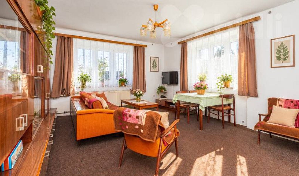 Prodej domu 279 m² s pozemkem 2 398 m², Okřesaneč – náhled fotky 2