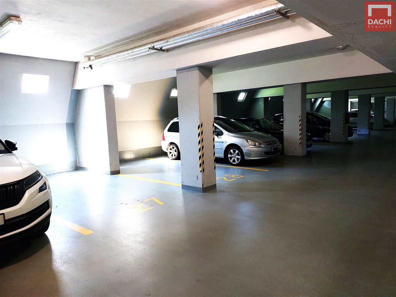 Pronájem garážového stání, gen. píky 299/10, olomouc