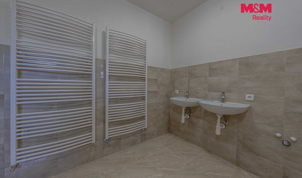 Pronájem domu 302 m² s pozemkem 421 m², Vrátno – náhled fotky 8