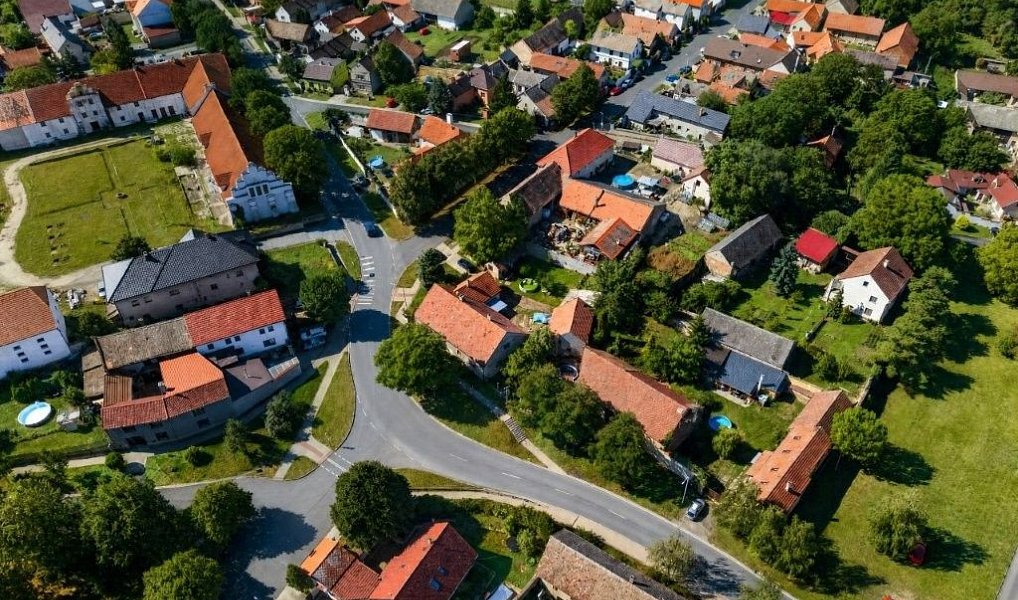 Prodej domu 247 m² s pozemkem 976 m², Bříza – náhled fotky 28