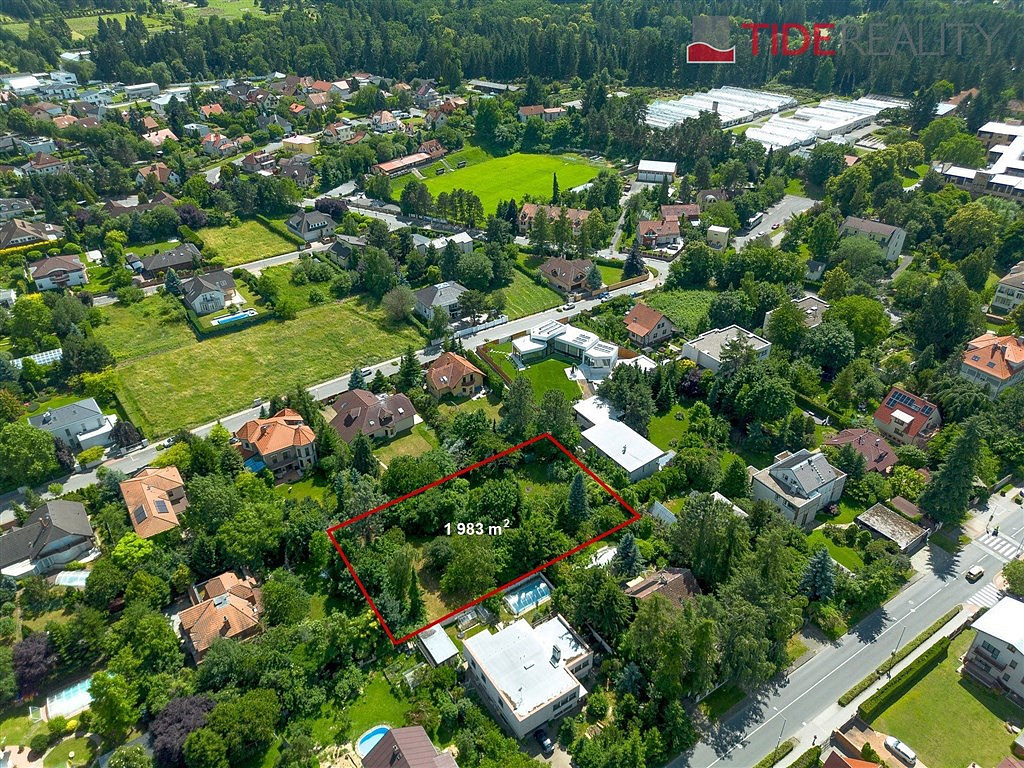 Prodej stavebního pozemku 1 983 m²