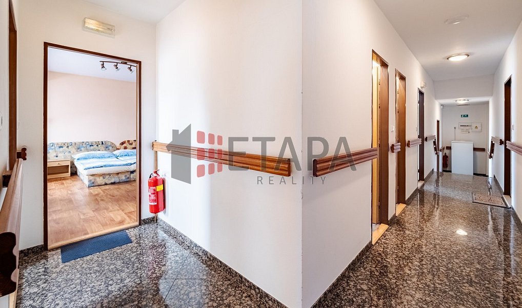 Prodej ubytovacího objektu 432 m², Ražice – náhled fotky 12