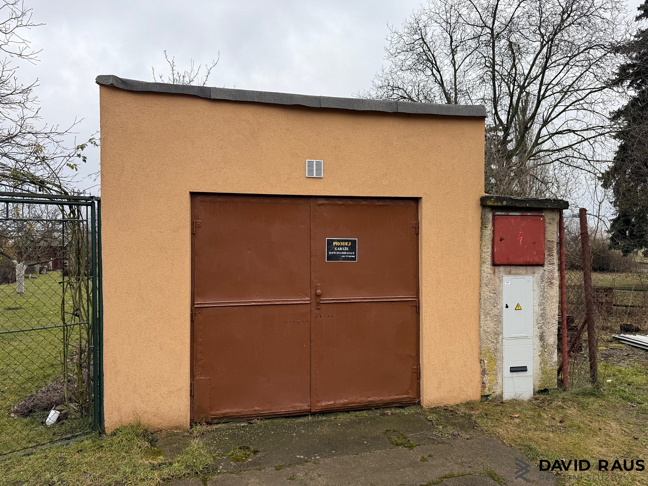 Prodej garáže na vlastním pozemku ( 23 m2), brno - slatina, ul. slatinka
