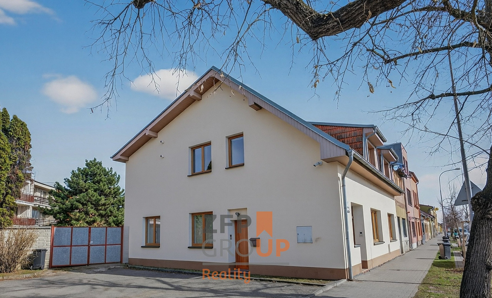 Prodej domu 202 m² s pozemkem 906 m²