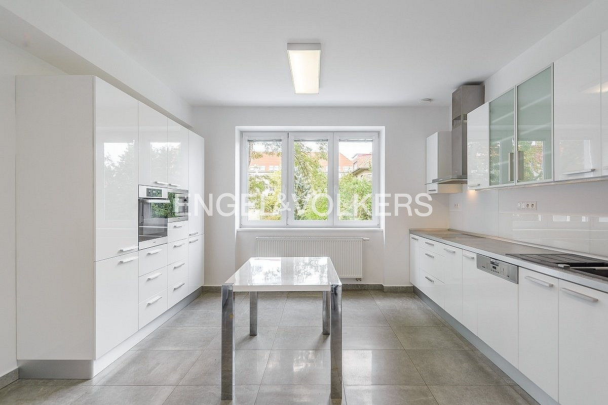 Pronájem domu 365 m² s pozemkem 1 223 m² — photo 4