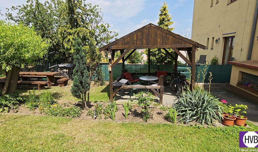 Prodej domu 255 m² s pozemkem 384 m², Praha – náhled fotky 4