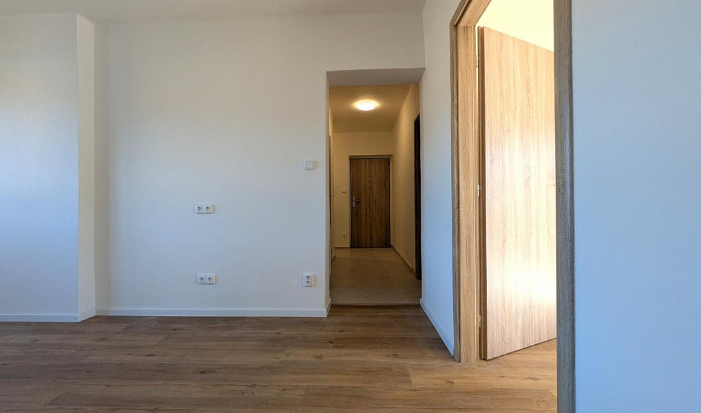 Pronájem bytu 3+1 86 m², Jarpice – náhled fotky 8