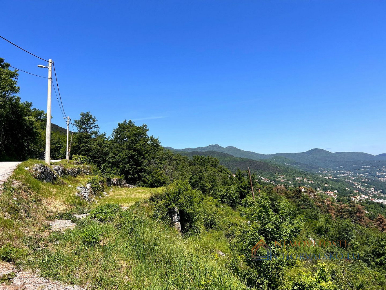 Prodej stavebního pozemku 2 940 m² – pohled 2