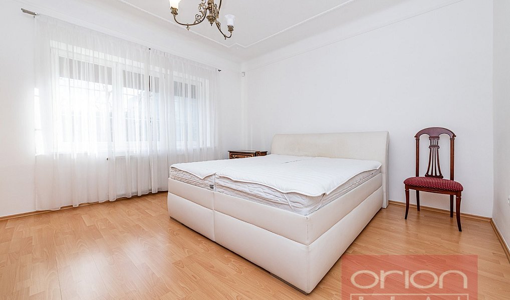 Pronájem domu 253 m² s pozemkem 900 m², Praha – náhled fotky 8