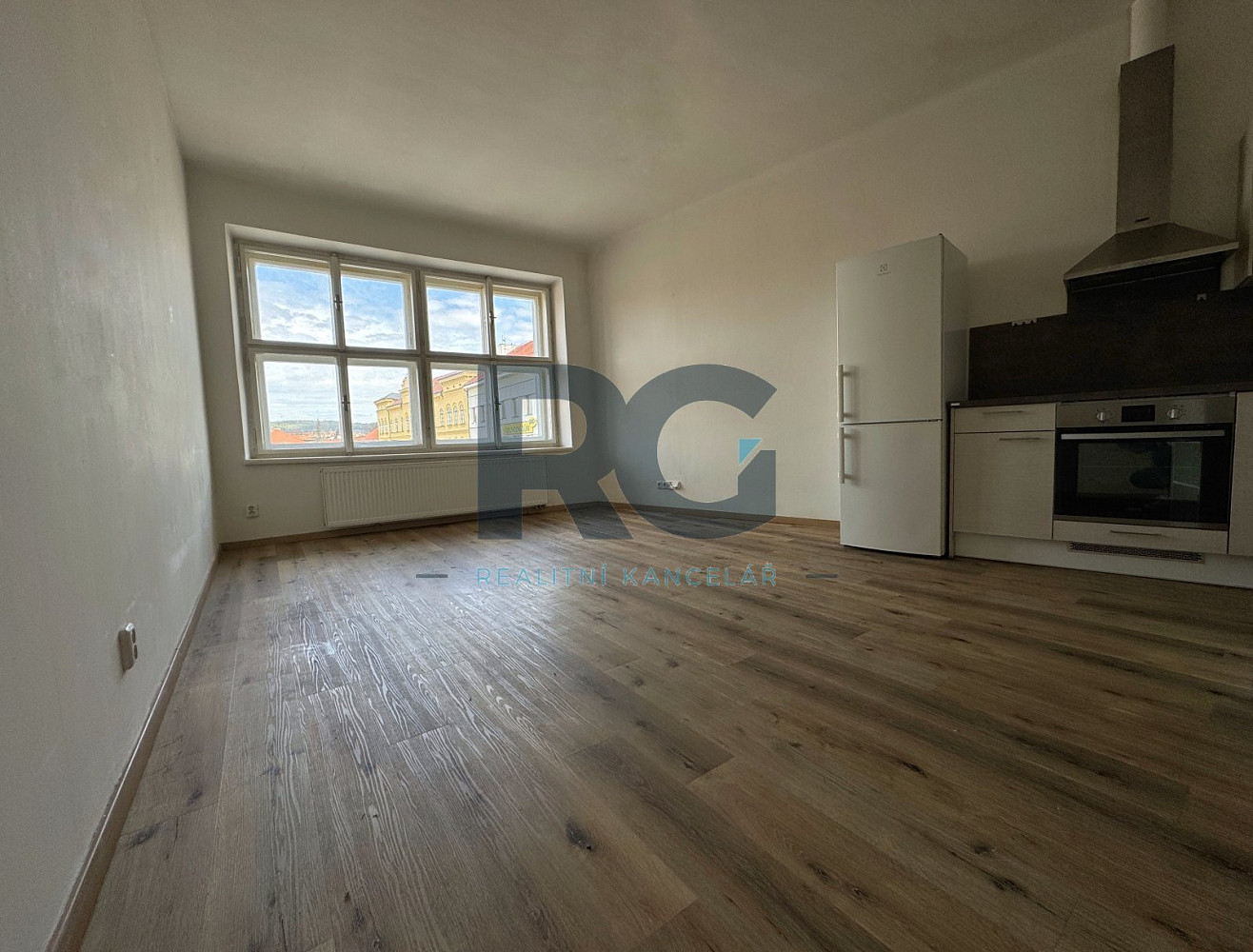 Pronájem bytu 1+kk 35 m² – fotografie 3
