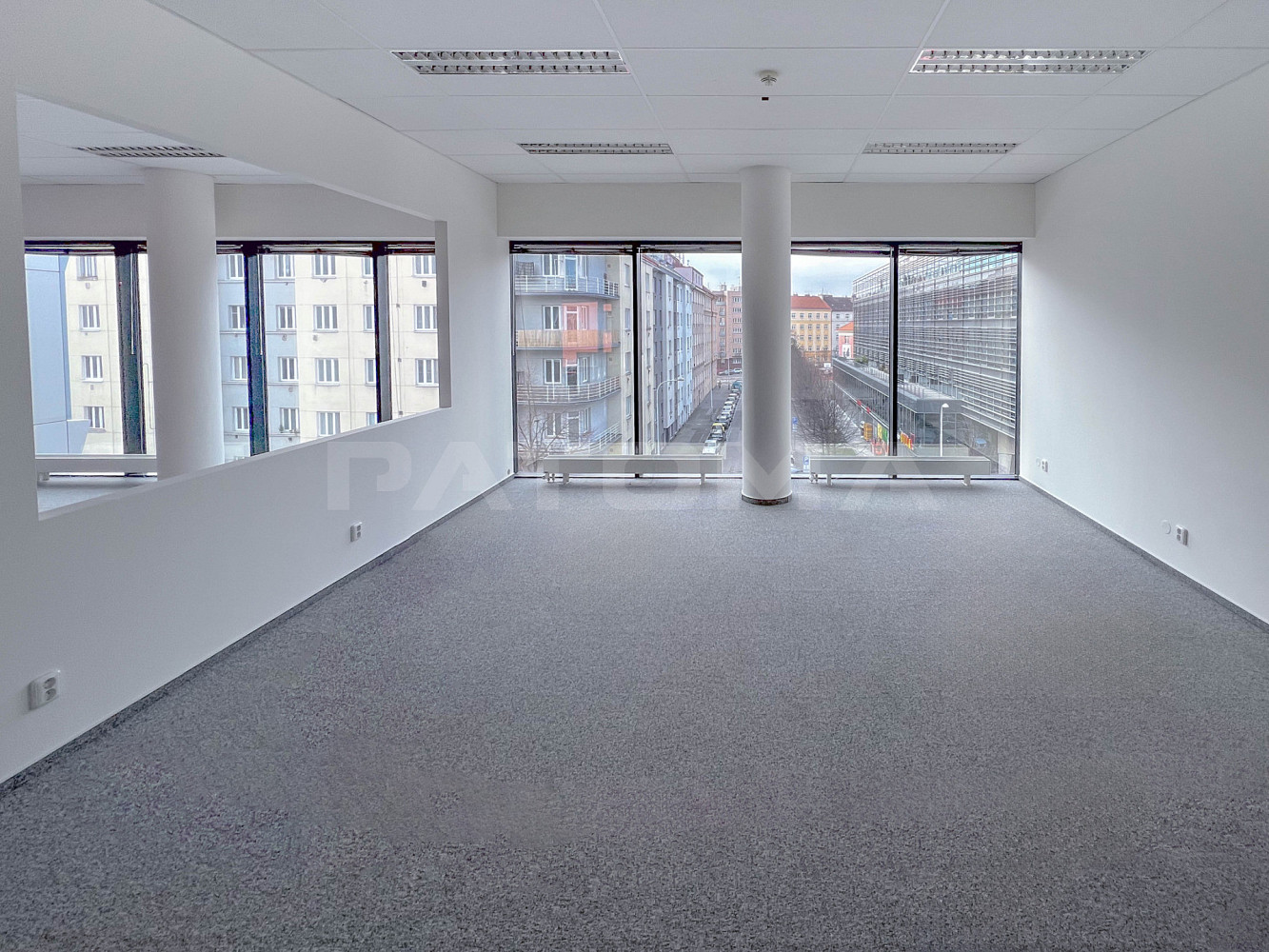 Pronájem kanceláře 385 m² – fotografie 4