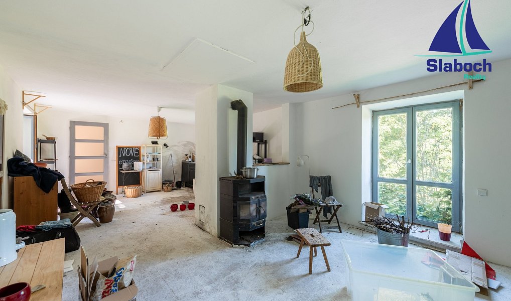 Prodej domu 285 m² s pozemkem 7 546 m², Krupá – náhled fotky 8