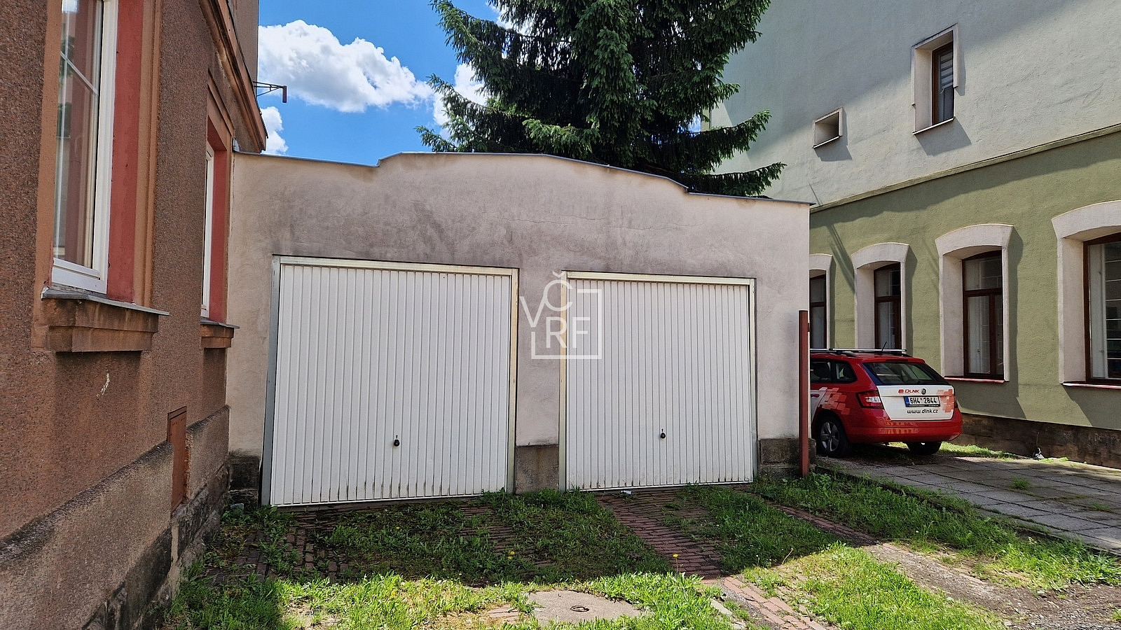 Prodej zděné dvougaráže a další dvě parkovací stání na vlastním pozemku, dobrý stav, trutnov centrum — photo 5