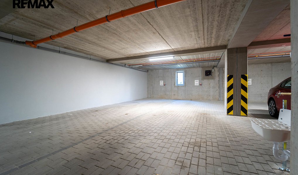 Prodej dvou garážových stání v novém bytové domě, ulice 5. května, Kolín, Kolín – náhled fotky 2