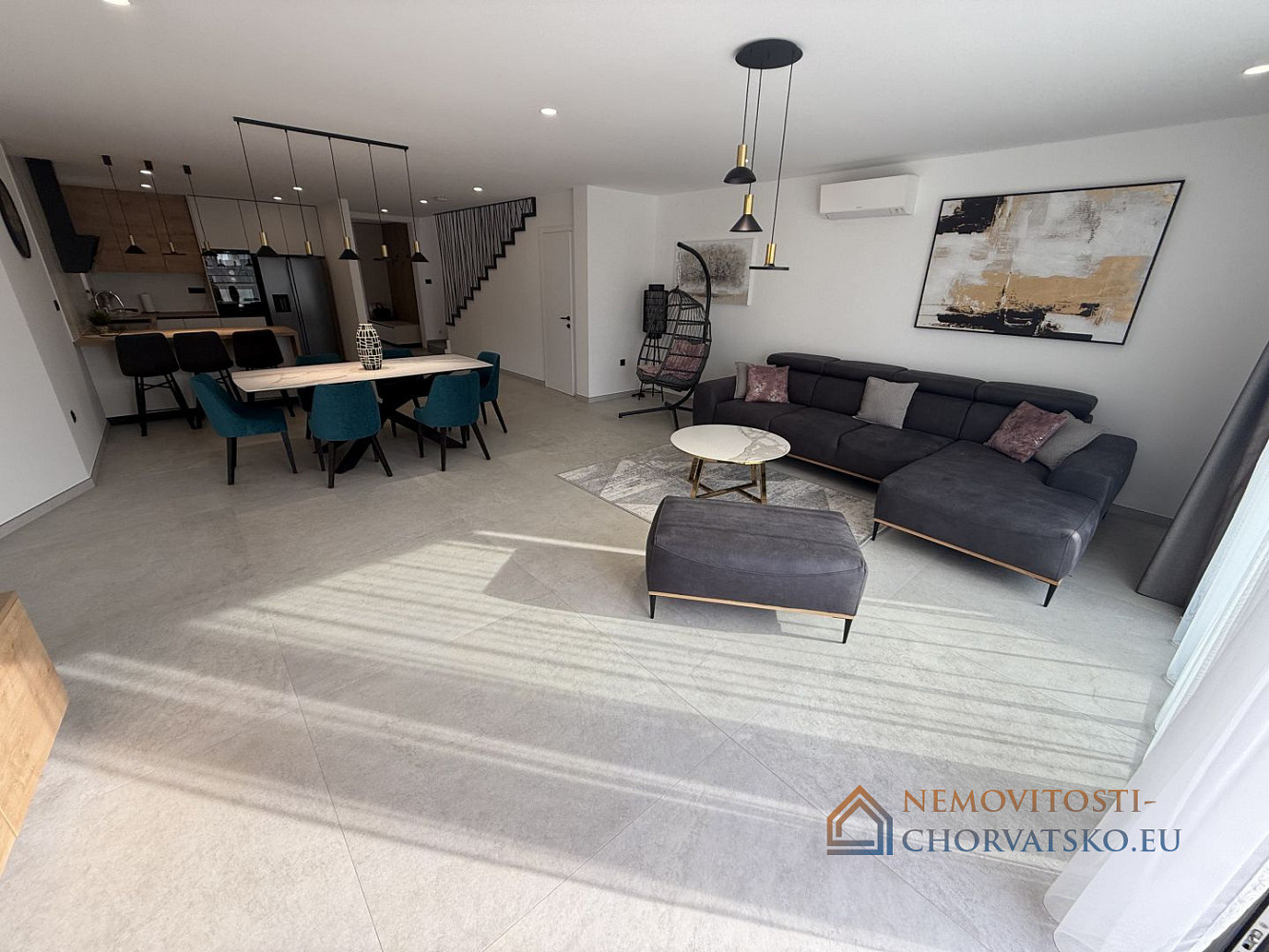 Prodej domu 214 m² s pozemkem 214 m² - Aanzicht 2