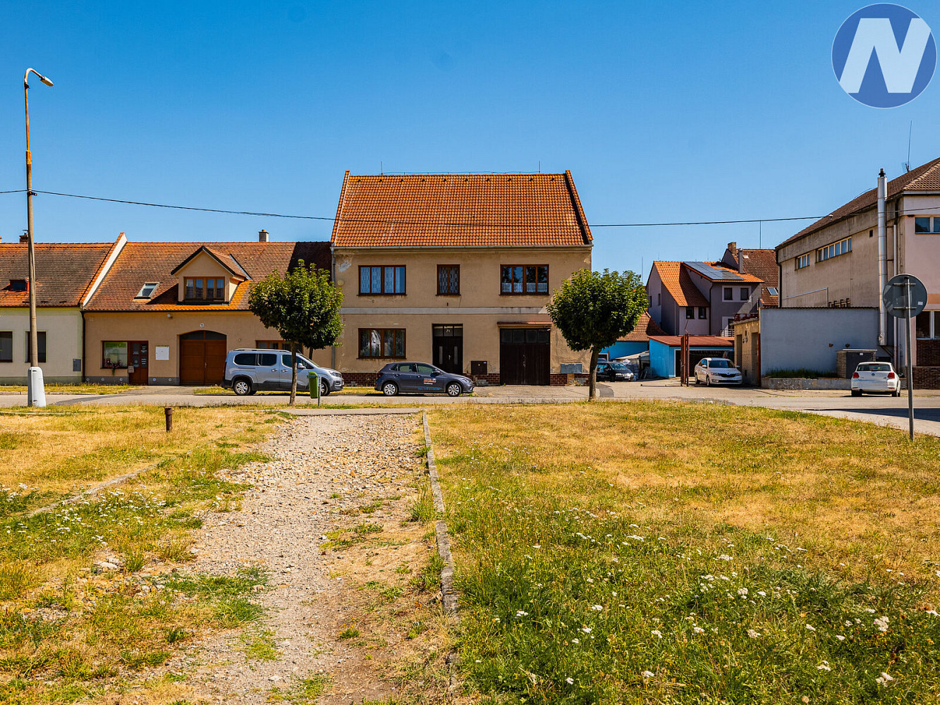 Prodej domu 240 m² s pozemkem 324 m² – fotografie 2